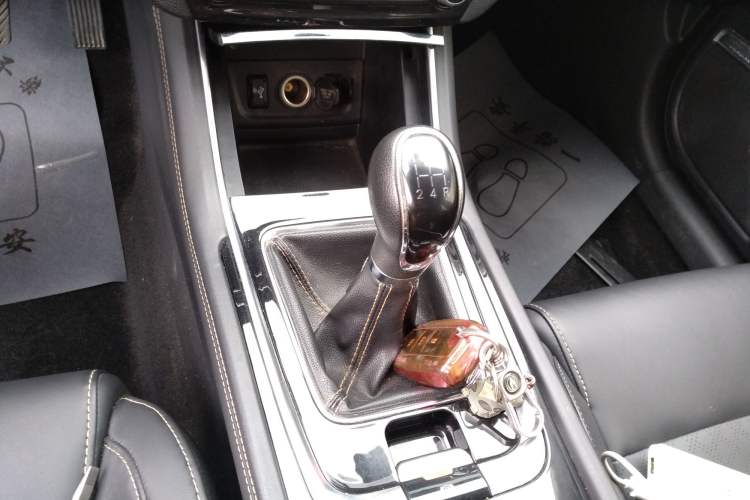 Used Changan Eado 2019 High-Energy Edition 1.6L GDI Manual Pioneer Model China VI Standard
