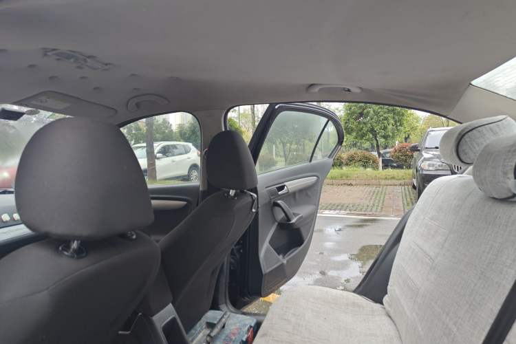 Used Volkswagen Lavida 2013 Revised Classic 1.6L Automatic Fashion Edition Headliner