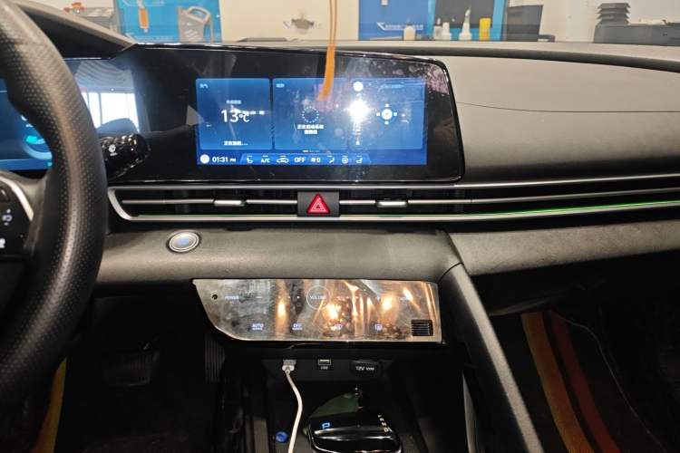 Used Hyundai Elantra 2022 1.5L CVT 20th Anniversary Edition Audio And AC Panel