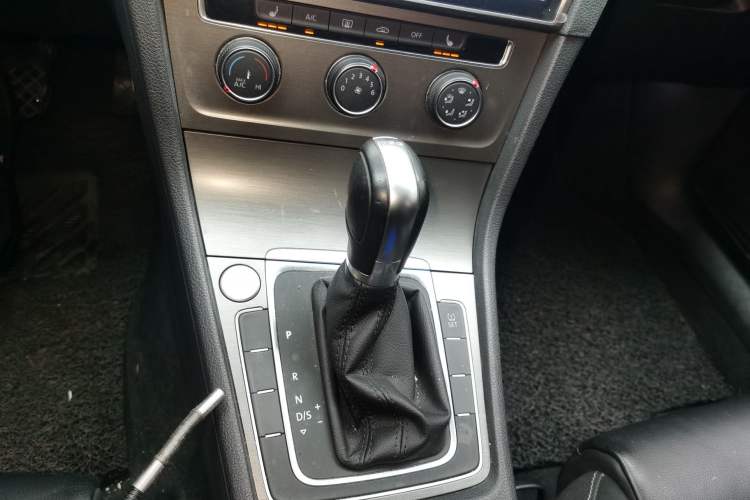 Used Volkswagen Golf 2015 1.4TSI Automatic Luxury Model
