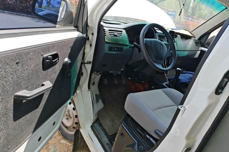 Used Jinbei Hiace X30 2023 1.5L Super-Enjoyment Van 2/5 Seats Non-Air-Conditioned Version SWC15M