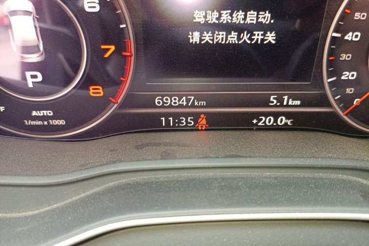 Used Audi Q5L 2020 Updated 40 TFSI Prestige Fashion Edition Odometer Close Up