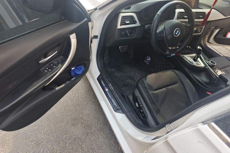 Used BMW 3 Series 2015 320i Luxury Line Stylish Edition
