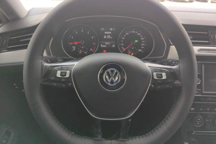 Used Volkswagen Magotan 2017 330TSI DSG Leading Model
