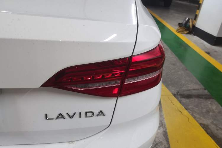 Used Volkswagen Lavida 2021 1.5L Automatic Comfort Edition Right Rear Taillight