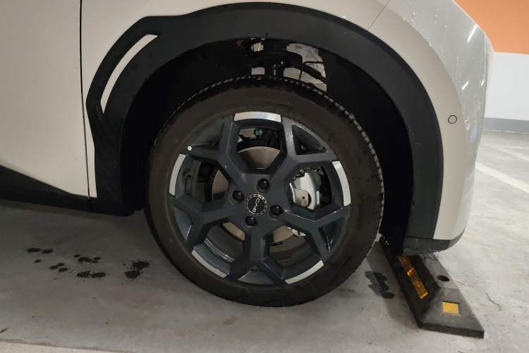 Used BYD Seagull 2025 Smart Drive Version 305 km Freedom Edition Right Front Wheel Hub