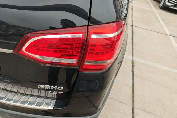Used Haval H6 2014 Sport Version 1.5T Manual Two-Wheel Drive Elite Edition Right Rear Taillight