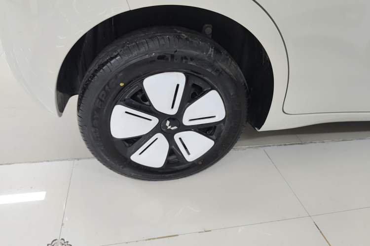 Used Wuling Hongguang MINIEV 2025 Four-Door Version Advanced Edition Exterior 5