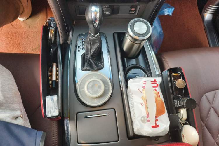 Used Nissan Patrol 2017 4.0L XE Middle East Version Gear Lever