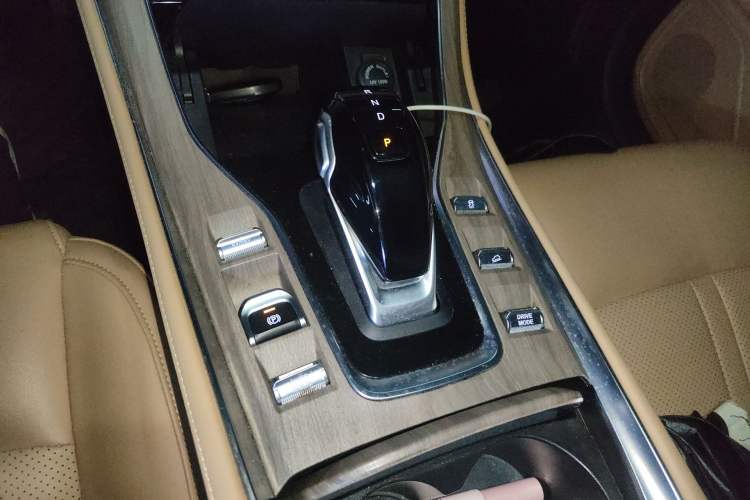 Used Landian E5 2023 1.5L DE-i 110KM Flagship 7-Seater
