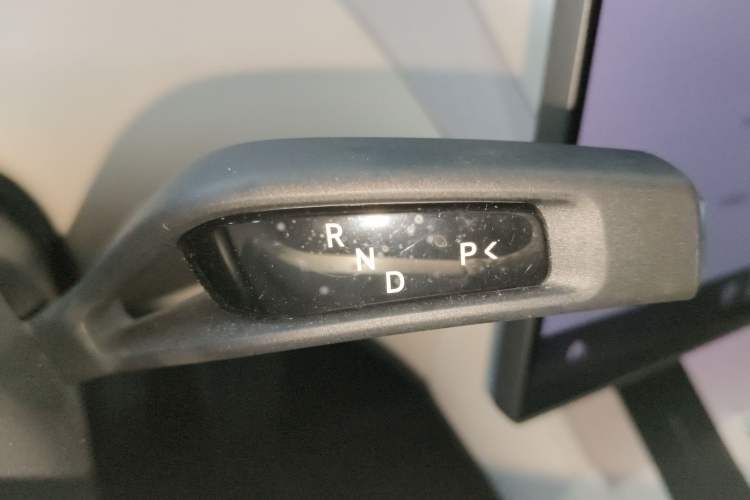 Used Xiaomi Auto YU7 2025 Ultra-Long Range High-Performance All-Wheel-Drive Max Edition Gear Lever
