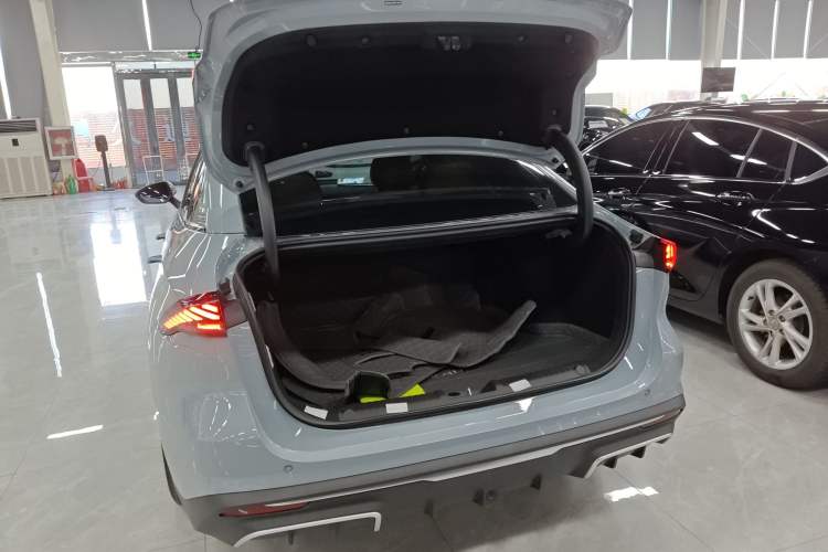 Used Geely Galaxy L6 2023 125km Starship Trunk