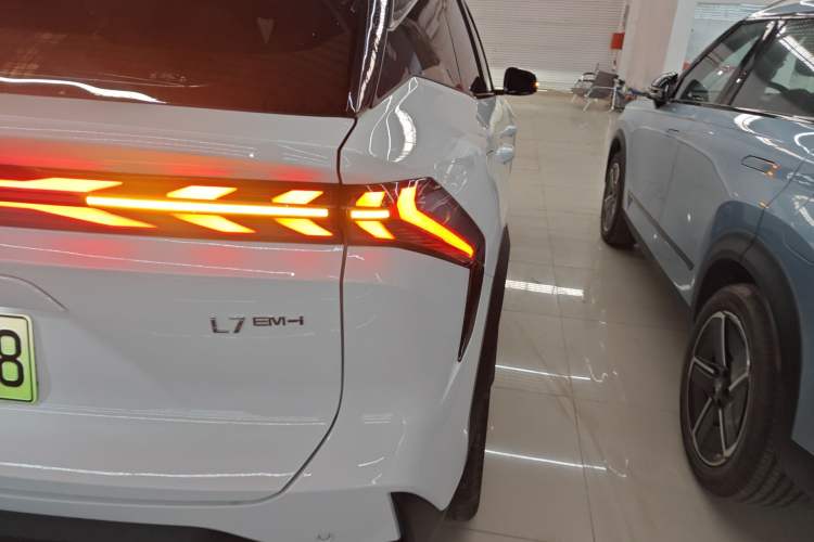 Used Geely Galaxy L7 2025 EM-i 115km Exploration+ Edition Exterior 3