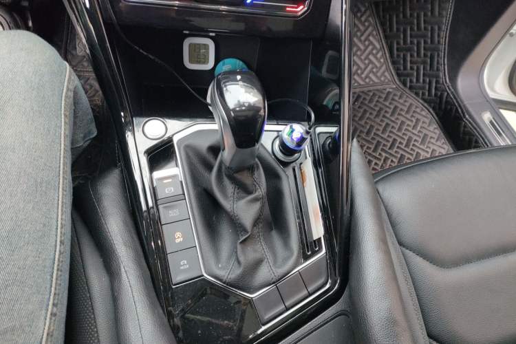 Used Volkswagen Tayron 2020 330TSI Two-Wheel Drive Luxury Smart Connectivity Version Gear Lever