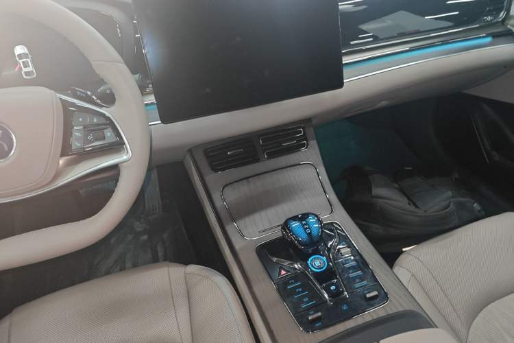 Used BYD Han 2025 DM-i Intelligent Driving Edition 125KM LiDAR Flagship Model Audio And AC Panel