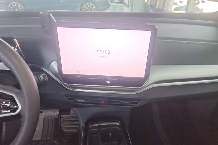 Used Volkswagen ID.4 CROZZ 2025 Pure Edition Audio And AC Panel
