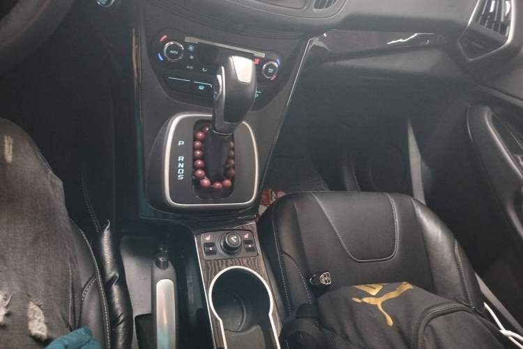 Used Ford Kuga 2013 2.0L GTDi Four-Wheel-Drive Sport Model Gear Lever