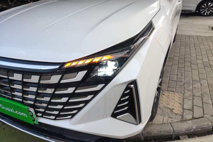 Used Changan UNI-Z New Energy 2024 Blue Whale Smart Electric iDD 125km Beyond Edition
