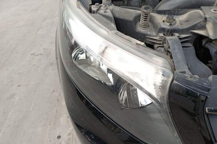 Used Mercedes-Benz Vito 2020 2.0T Elite Version 7 Seats Right Front Headlight