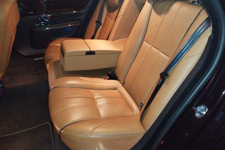 Used Jaguar XJ 2014 XJL 3.0 SC Two-Wheel-Drive Panoramic Business Edition Left Rear Seat