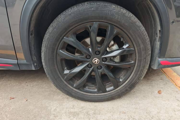 Used CHANGAN X5 PLUS 2024 1.5T DCT ZhiZun Version Right Front Wheel Hub