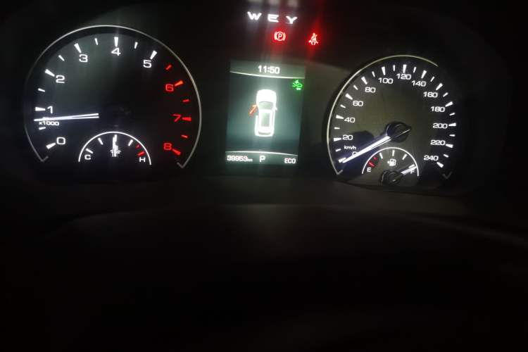 Used Wey VV5 2021 1.5T Two-Wheel Drive Color Pioneer Odometer Close Up