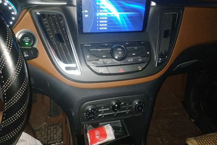 Used Soueast DX7 2015 1.5T Automatic Prestige Model
