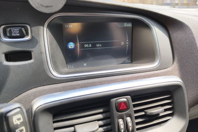 Used Volvo V40 2015 1.6T Zhiyi Edition
