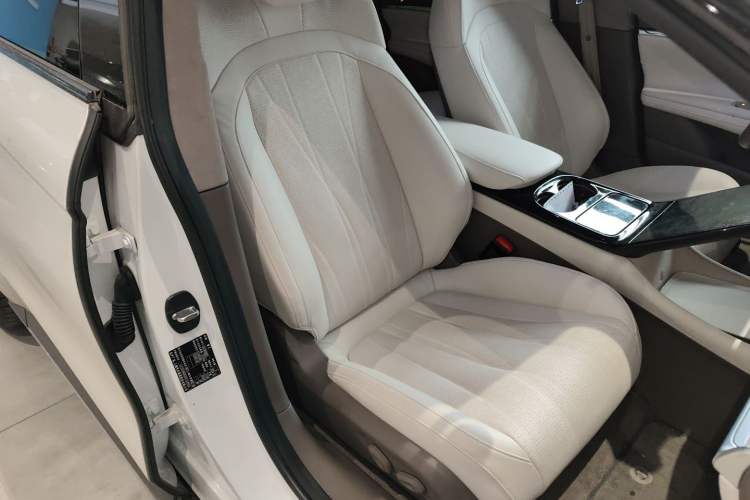 Used IM L7 2022 Dynamic Model Right Front Seat