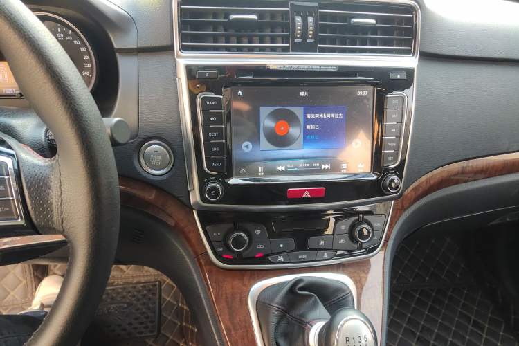 Used Haval H6 2015 Revised Version Sport Edition 1.5T Manual Transmission Two-Wheel Drive Elite Grade