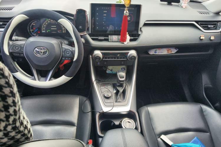 Used Toyota RAV4 2022 Dual-Engine 2.5L E-CVT Four-Wheel Drive Elite Plus Edition Center Console