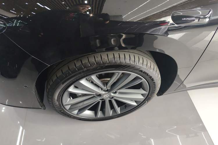 Used Leapmotor C16 2026 Extended-Range 280 LiDAR Zhizun Edition 6 Seats
