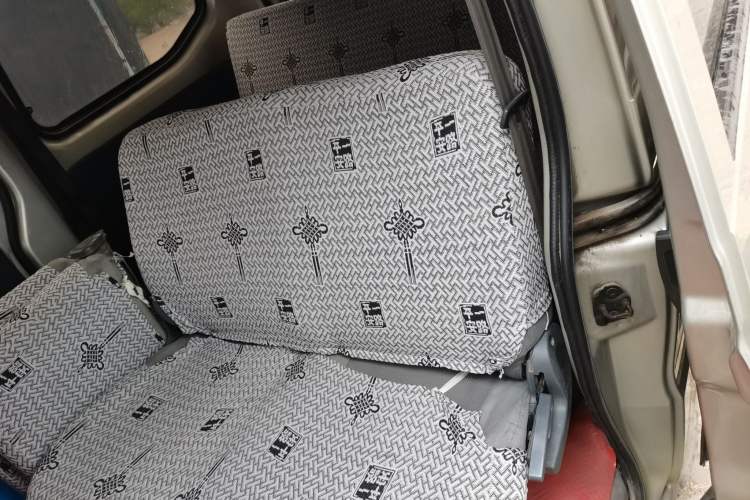 Used Wuling Zhiguang 2010 1.0L New Version Practical Short-Body L2Y Left Rear Seat