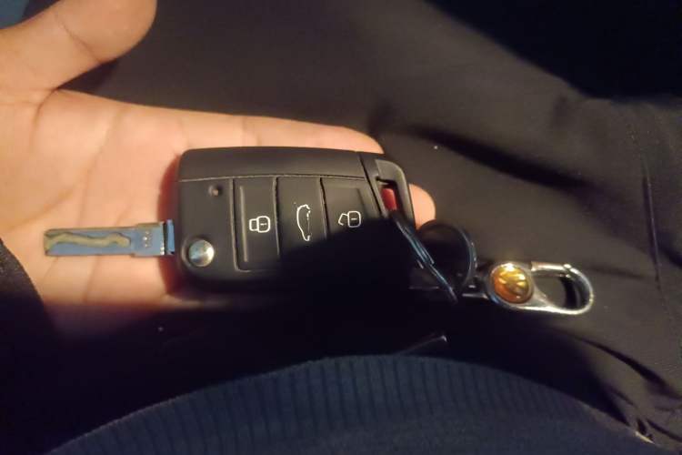 Used Skoda Octavia 2015 1.6L Manual Eado Edition Vehicle Key