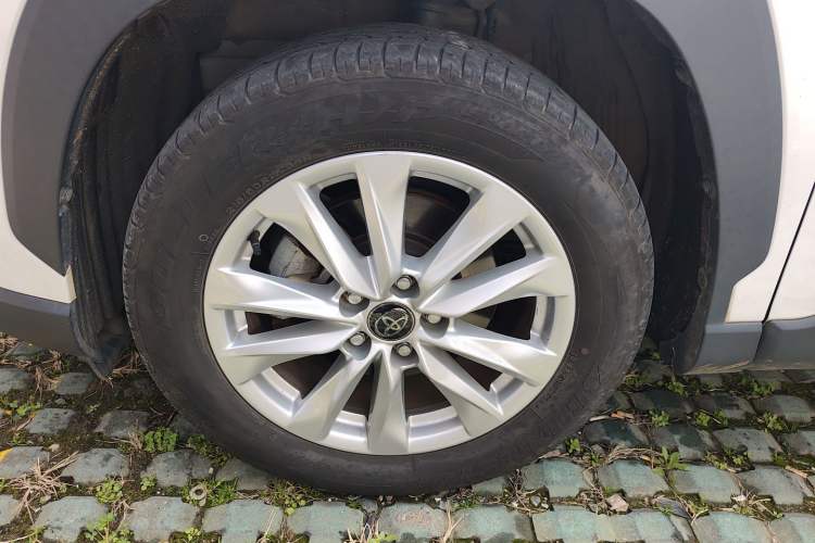 Used Toyota Corolla Cross 2024 2.0L Pioneer Edition Left Front Wheel Hub