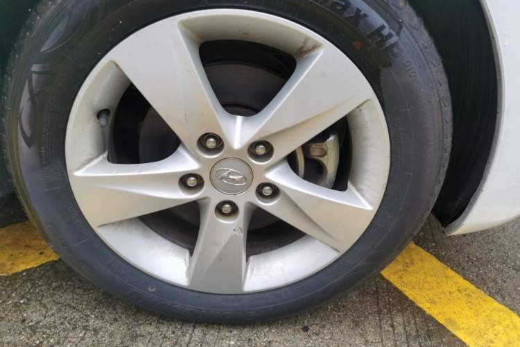 Used Hyundai Elantra (5th Generation / Langdong) 2013 1.6L Automatic Leading Model Right Front Wheel Hub