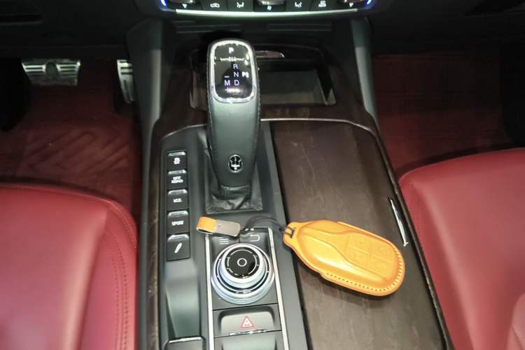 Used Maserati Levante 2019 3.0T Standard Version China VI Gear Lever