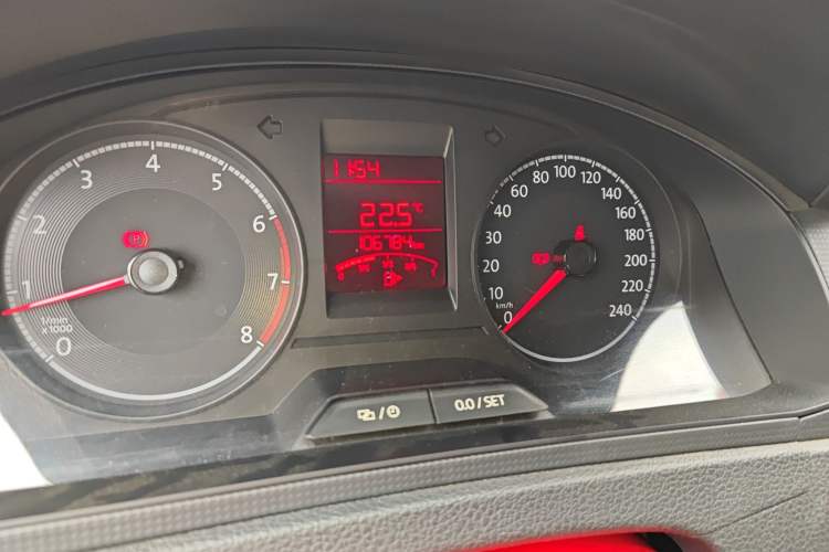 Used Volkswagen Santana 2016 1.6L Manual Fashion Edition Odometer Close Up