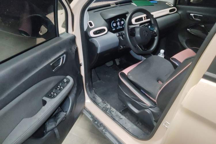 Used Leapmotor T03 2021 400 Lite Edition Lithium Iron Phosphate Driver Seat