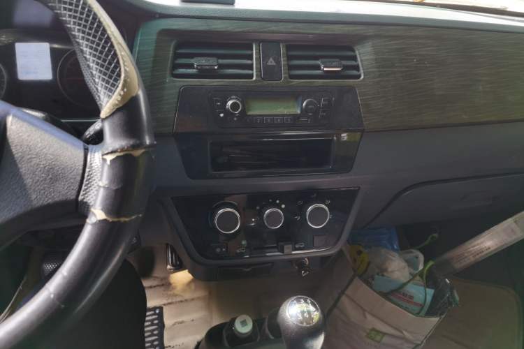 Used Jinbei Hiace X30 2013 1.3L Standard Version
