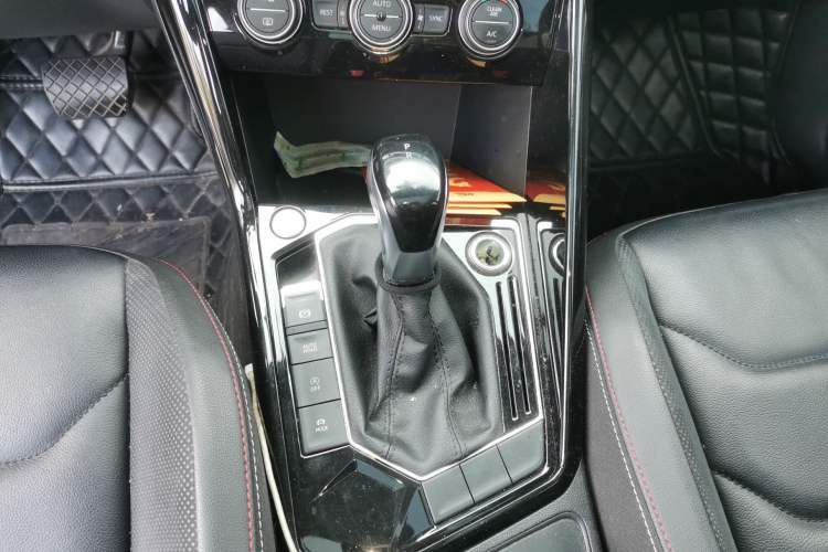 Used Volkswagen Tayron 2019 330TSI Two-Wheel Drive Luxury Model China VI Standard Gear Lever