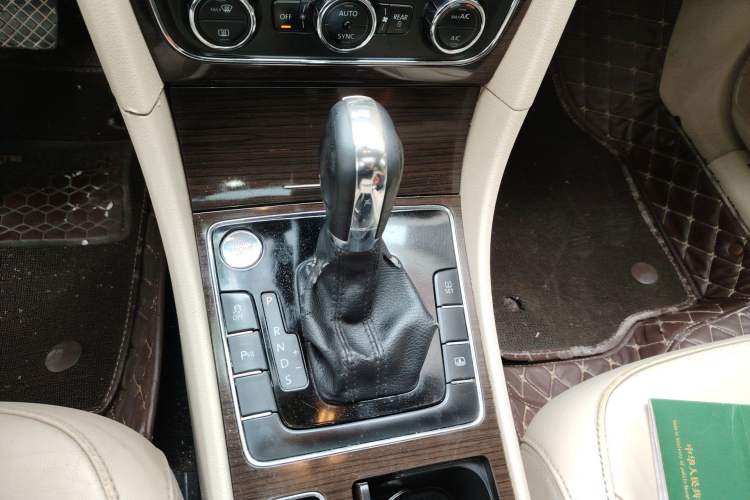 Used Volkswagen Passat 2013 2.0 TSI DSG Prestige Edition Gear Lever