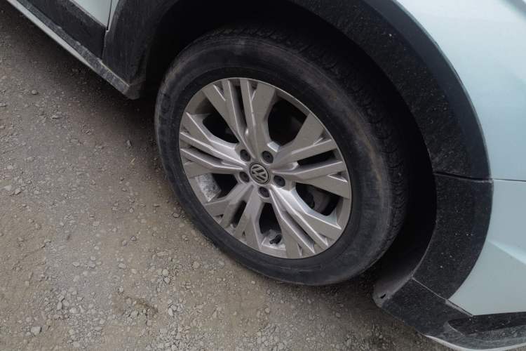 Used Volkswagen C-TREK 2018 1.5L Automatic Comfort Model Right Front Wheel Hub