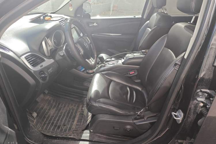 Used Dodge Journey 2013 2.4L Two-Wheel Drive Luxury Version