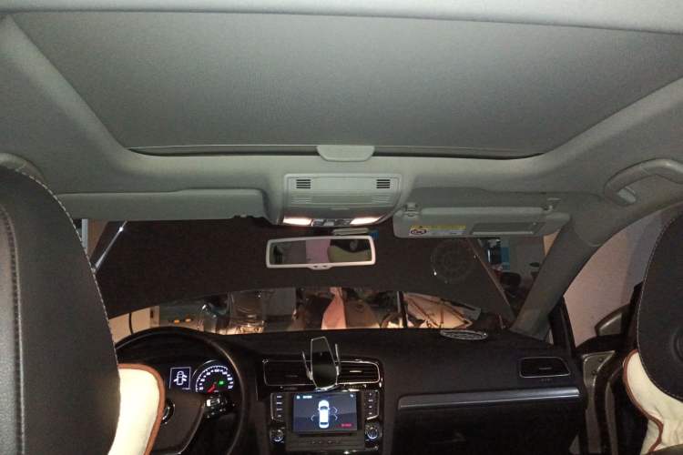 Used Volkswagen Golf 2016 230TSI Automatic Luxury Version
