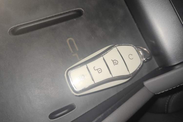 Used BYD Qin L 2024 DM-i 120KM Leading Model Vehicle Key