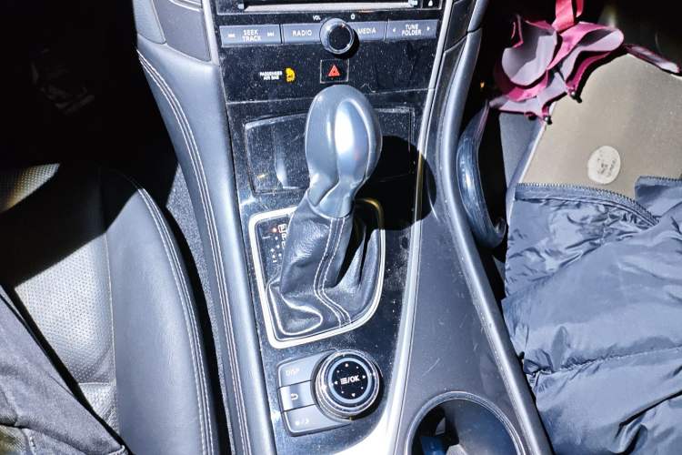 Used Infiniti Q50 2014 2.0T Comfort Edition Gear Lever