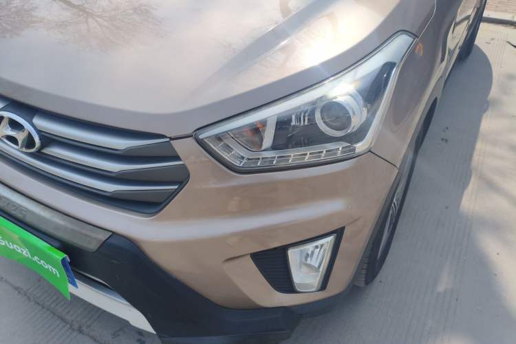 Used Hyundai ix25 2015 2.0L Automatic 4x4 Deluxe DLX Left Front Headlight