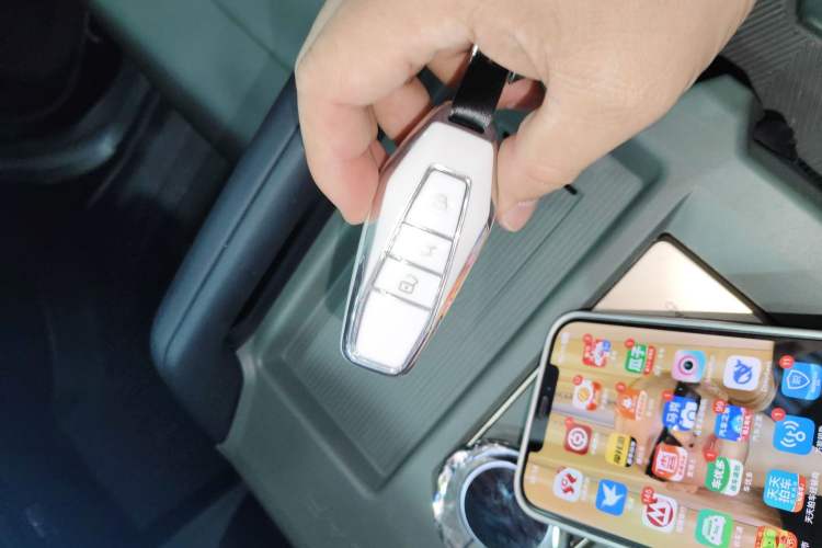 Used iCAR 03 2024 501km Four-wheel Drive Long-Range Advanced Version Vehicle Key