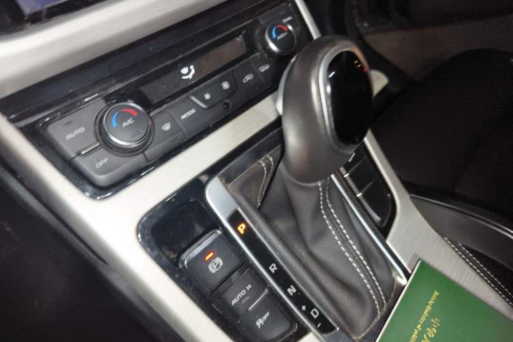 Used Geely Auto Emgrand X7 Sport 2018 1.8TD Automatic Two-Wheel Drive Zhiya Model